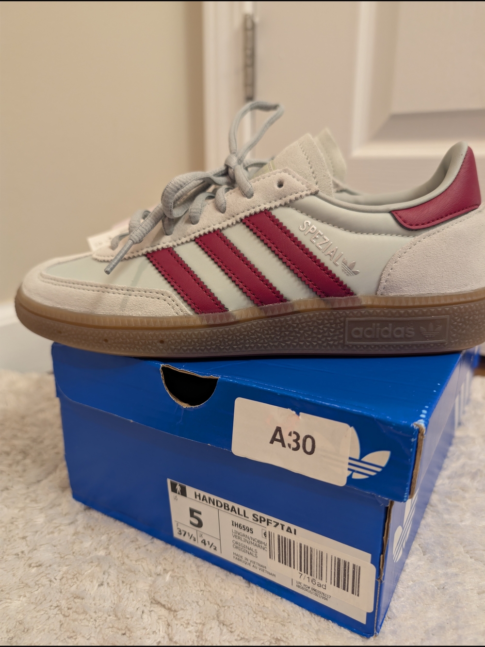 Adidas Spezial Handball - Grayish White with Red Stripes! Size 5 Men Or 6 Women